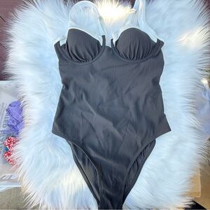 Berlook Black and White One Piece Swimsuit with Sweetheart Neckline 0001